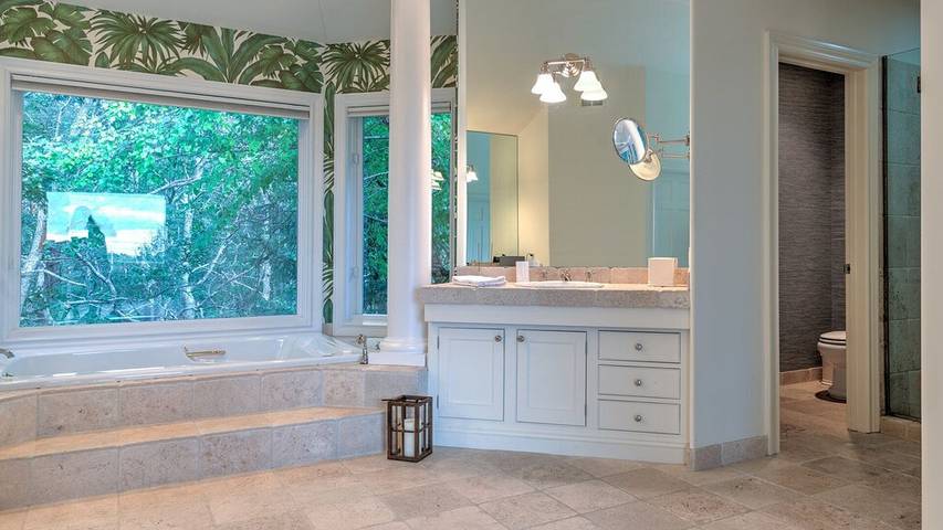 Vacation home for 10 people, with balcony in The Hamptons