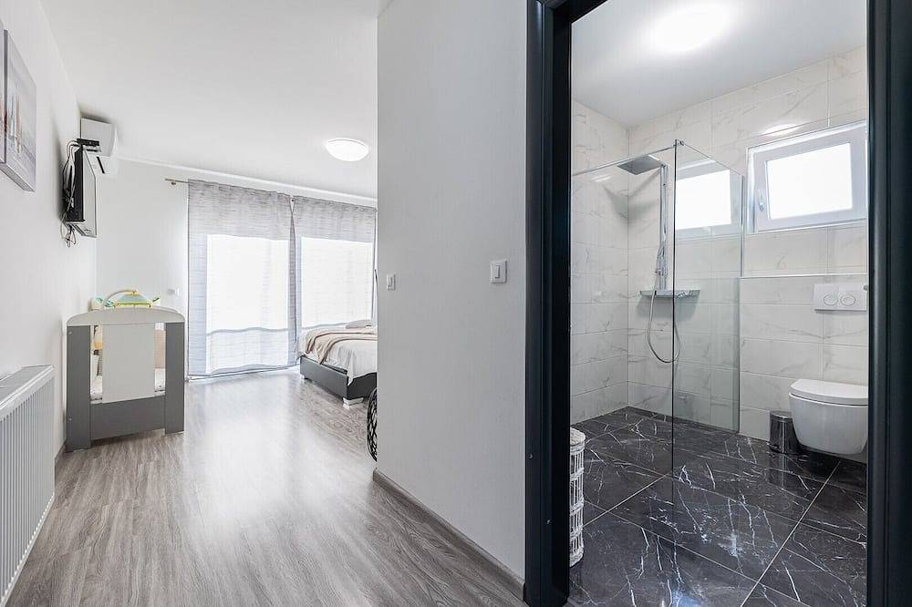 Villa Gabriel mit beheiztem Pool, Whirlpool, Sauna, Kinderspielplatz, Wifi, privatem Parkplatz, tierfreundlich in Dalmatinisches Zagora