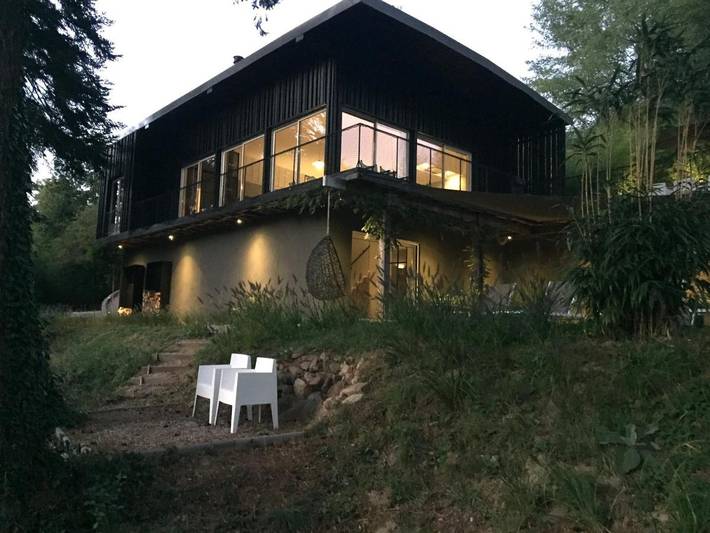 Location de vacances pour 6 personnes, avec Balcon et Jacuzzi ainsi que Terrasse et Jardin dans Saint-Denis-des-Murs