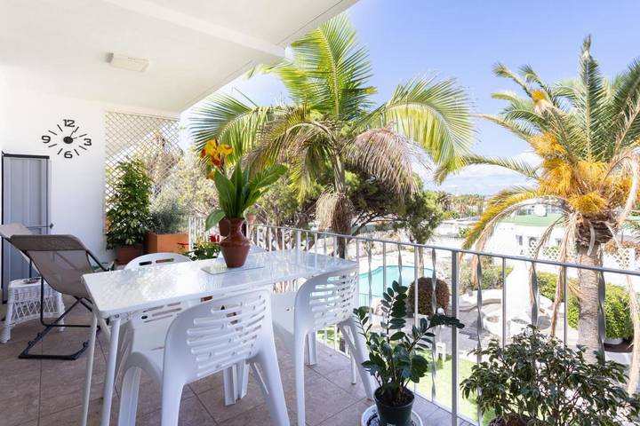 Ferienwohnung für 2 Personen, mit Balkon und Terrasse sowie Garten und Pool