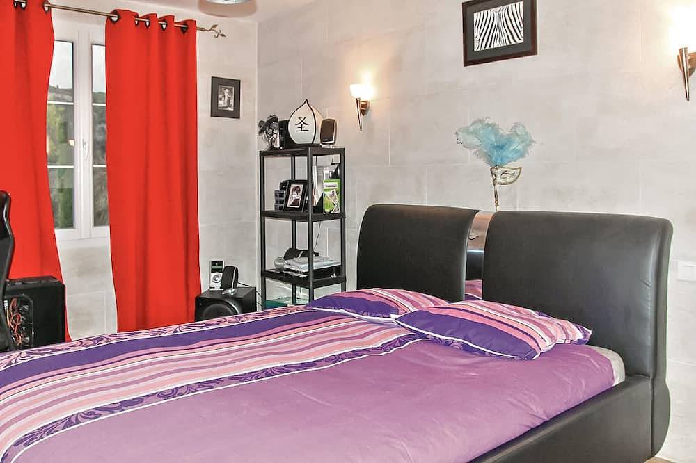 Gorgeous home in Boulbon in Boulbon, Arles region