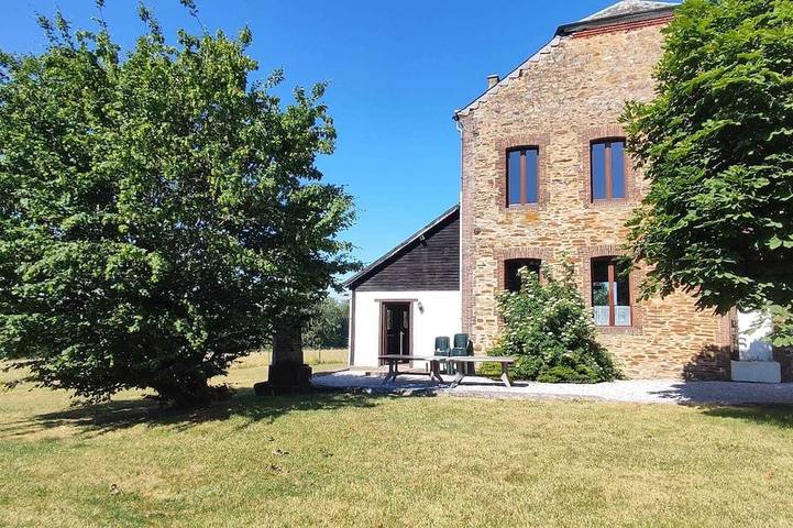 Gîte pour 15 personnes, avec terrasse à Brognon