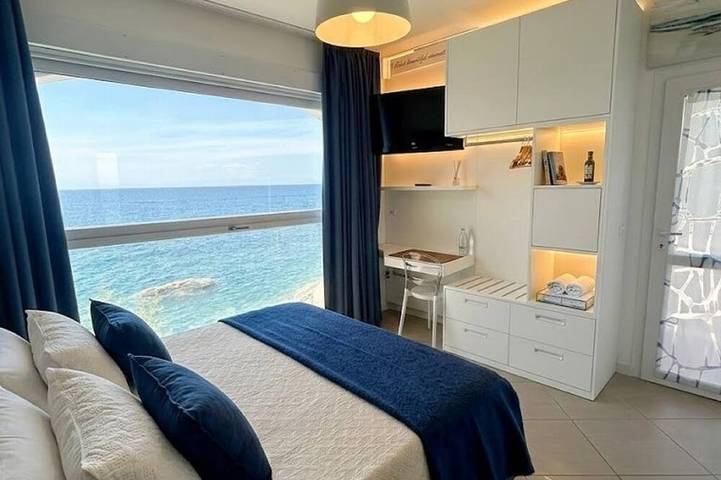 \"Sea House\" Directly On The Sea in Spiaggia di Pomonte, Ile d'Elbe