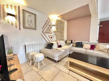 Gîte pour 6 personnes, avec vue ainsi que jardin et terrasse, animaux acceptés à Avanton