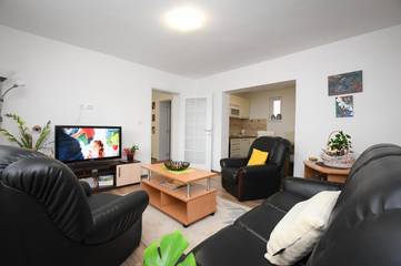 Location de vacances pour 5 personnes, avec jardin à Kladovo