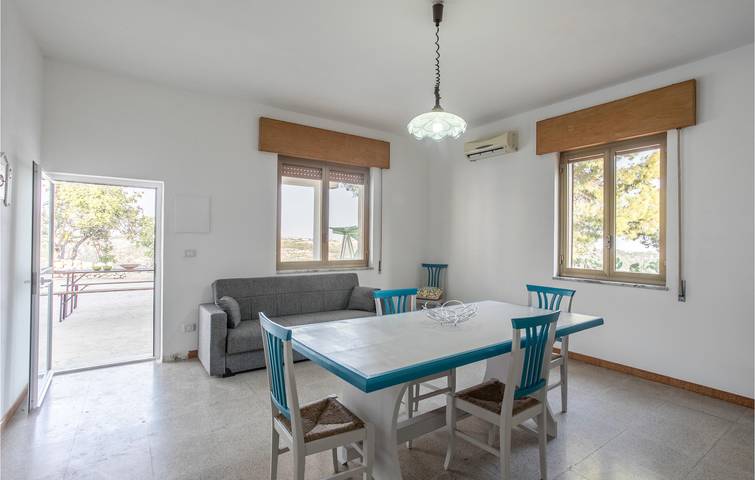 150 sqft Location de vacances avec parking, climatisation, piscine et cuisine in Modica, Province de Ragusa