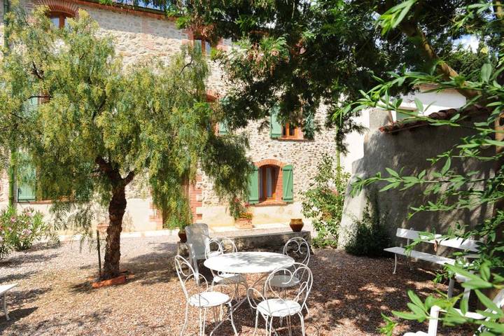 Gîte pour 7 personnes, avec jardin, animaux acceptés à Corbère-les-Cabanes