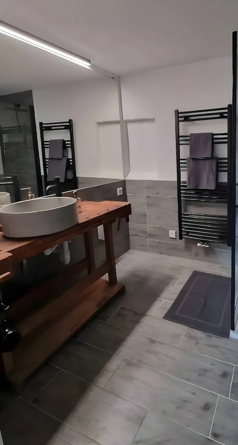 Ganze Wohnung, Ferienwohnung Tostner Burgblick – Ruhig in Grünlage mit Terrasse in Rätikon Gebirgsgruppe, Feldkirch