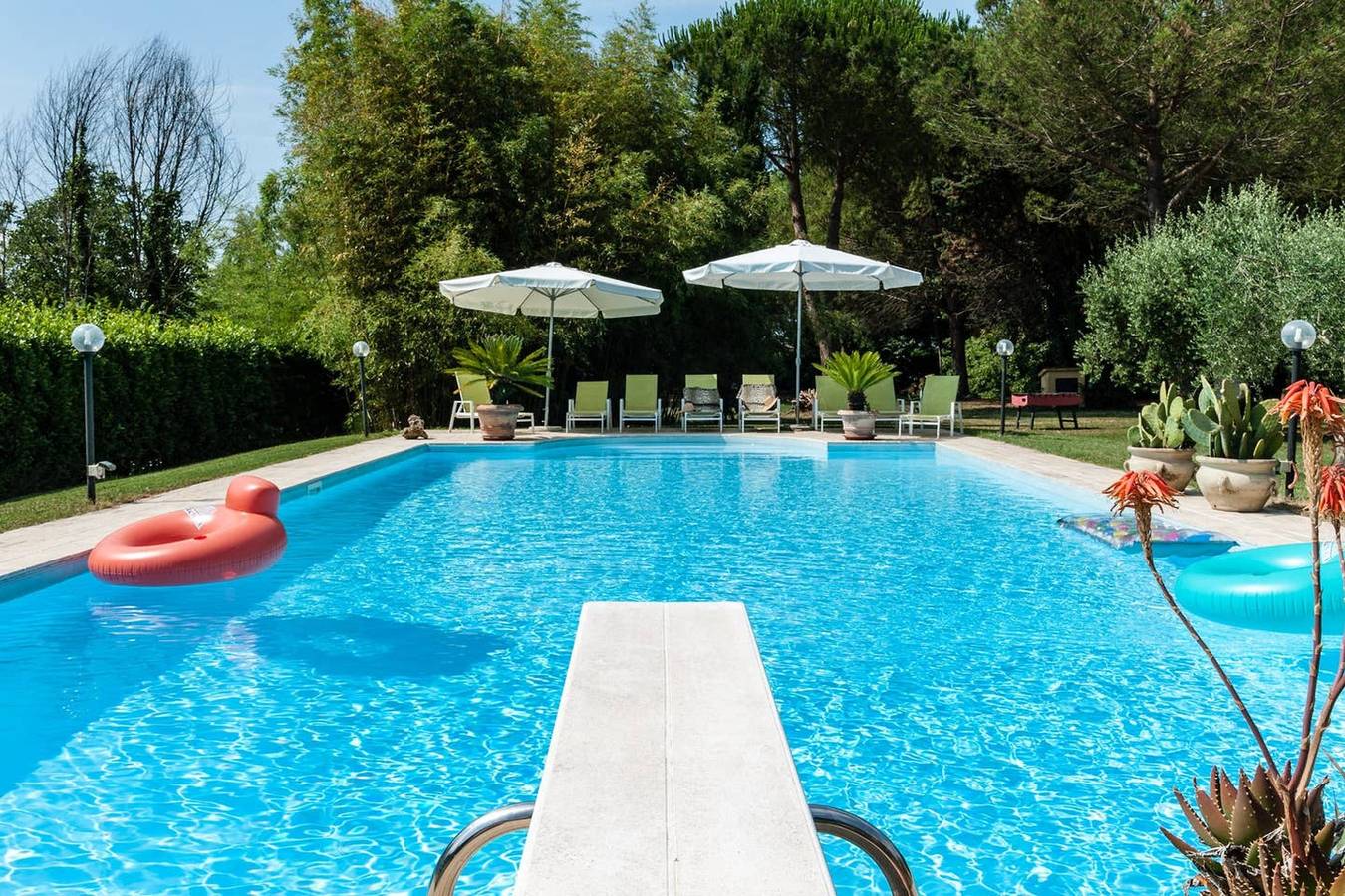 Affascinante Villa a Pisa con terrazza e piscina condivisa. in Pisa, Riviera Toscana