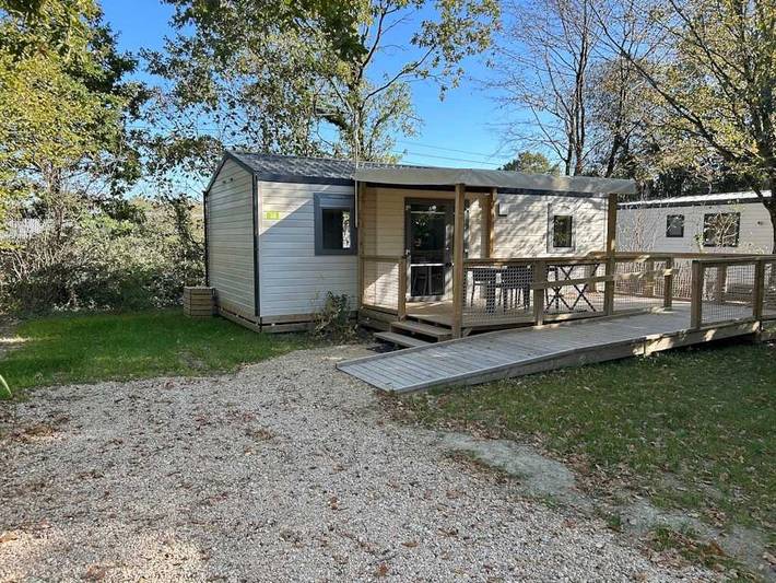 Camping pour 4 personnes, avec sauna ainsi que jacuzzi et bassin pour enfant