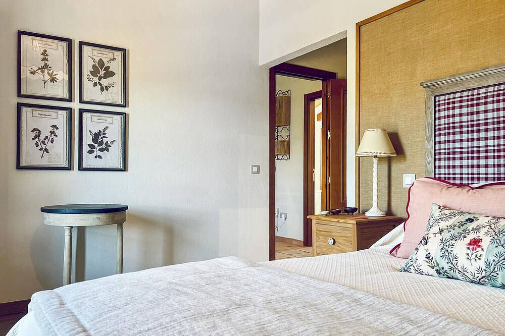 Cozy home in Algatocin with private swimming pool, can be inside or outside in Algatocín, Los Alcornocales