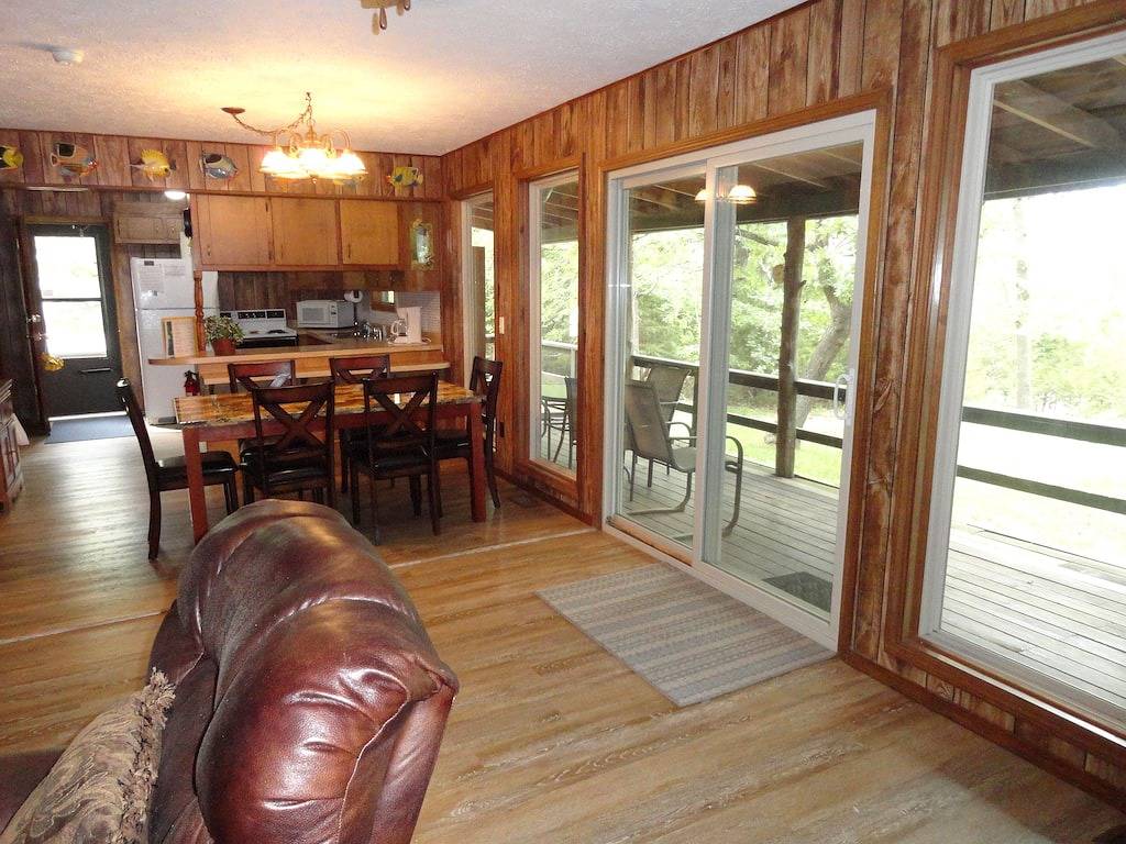 Shady Rock 1 - Lakefront mit einem einfachen Spaziergang zum See. Gehen Sie zum Schwimmbad! in Beaver Lake