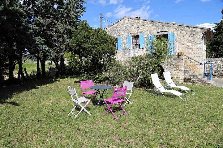 Location de vacances pour 6 personnes, avec balcon et jardin à Orgnac-l'Aven