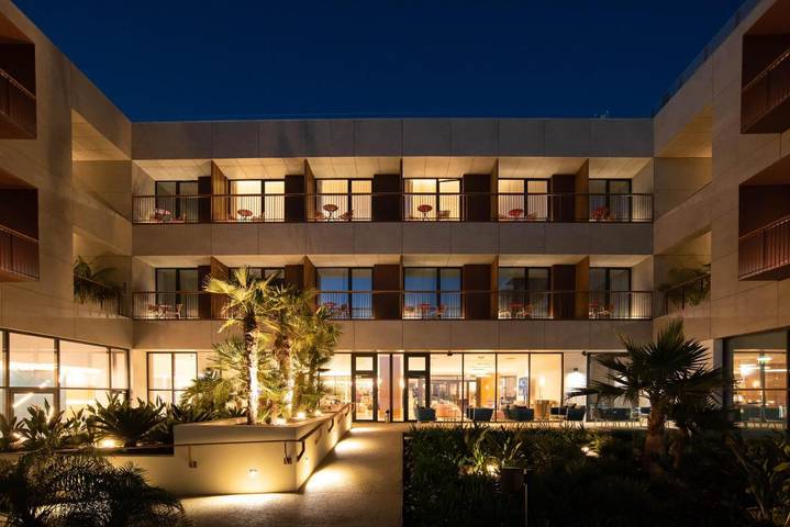 Apartamento para 2 personas, con Balcón y Terraza además de Jacuzzi y Jardín en Sines