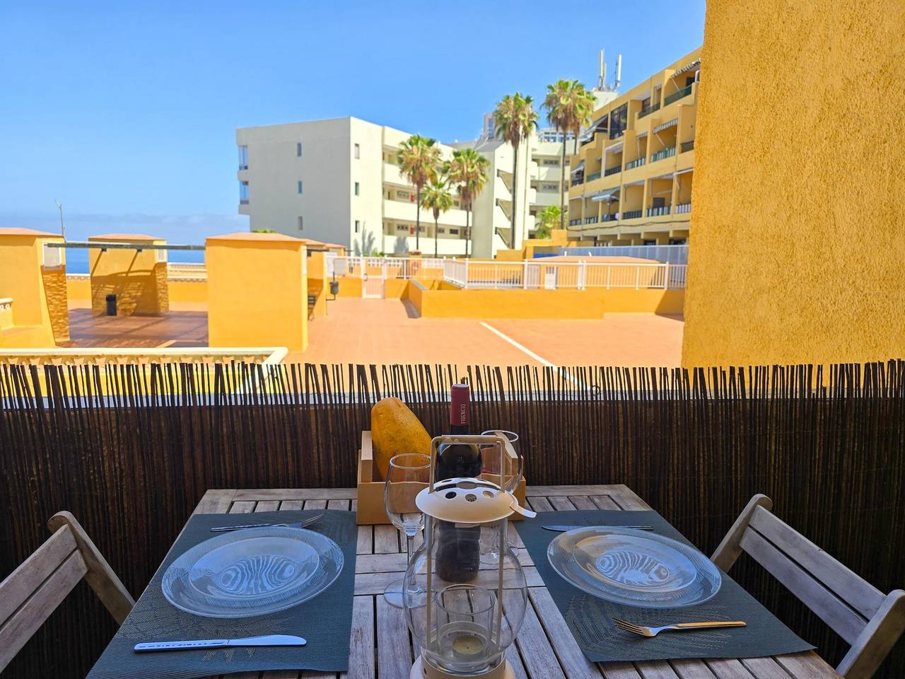 Apartamento entero, Confort en Playa La Arena: piscina, terraza y parking privado in Playa Neptuno (Santiago del Teide), Santiago del Teide