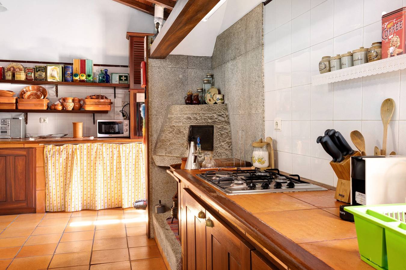 Holiday Home 'Do Sobreiro' with Mountain View, Private Pool and Wi-Fi in Freixieiro de Soutelo, Viana do Castelo District