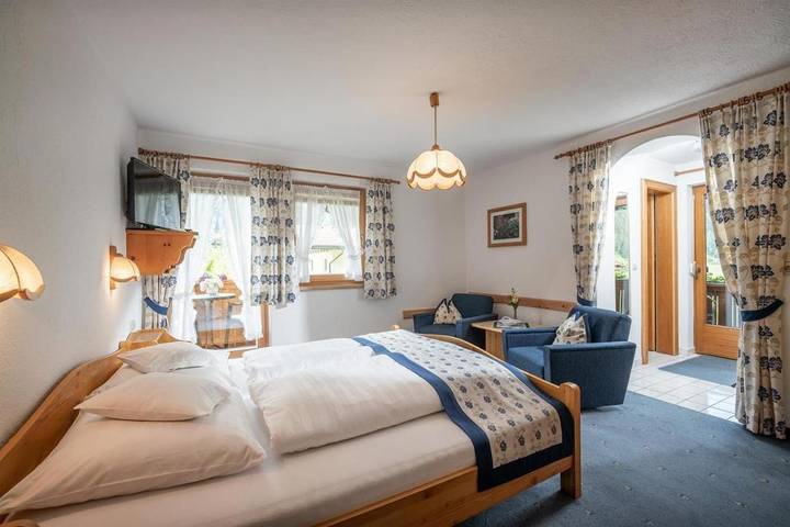 B&B für 2 Personen, mit Balkon und Terrasse sowie Garten und Ausblick in Mayrhofen