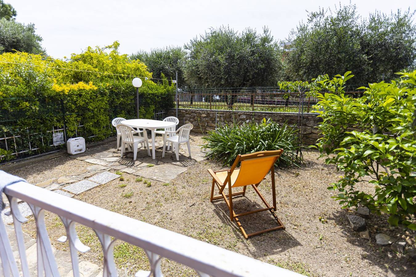 Ganze Ferienwohnung, La casa di Sara - La Casa di Sara Trilocale con con giardino privato in Cipressa, Riviera di Ponente