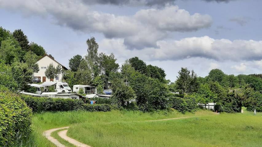Camping Haus Seeblick - Stellplatz in Neunburg vorm Wald, Naturpark Oberpfälzer Wald