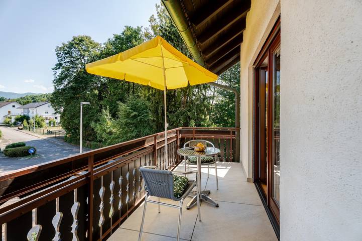 Apartamento entero, Tranquilo apartamento "Haus Schwarzwaldblick" con vistas, balcón y wifi junto al arroyo in Bühl-Bühlertal (Baden-Württemberg), Ottersweier