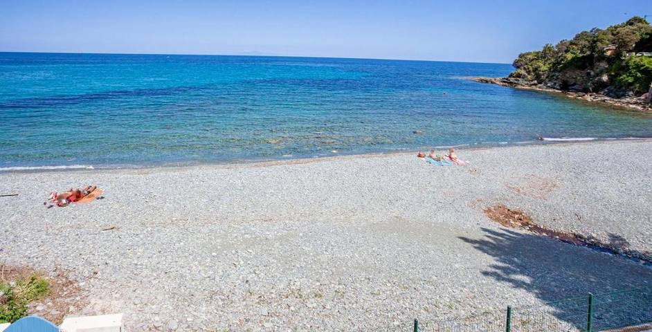 Gîte pour 4 personnes, avec Terrasse et Vue dans Plage de Lavasina