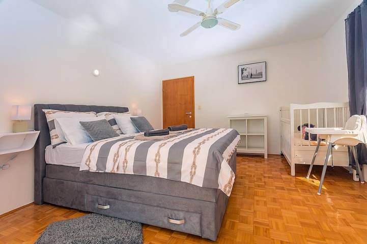 Ganze Wohnung, Last Minute Rabatt !! Perfekte Meerblickwohnung mit privatem und beheiztem Pool! in Stanici, Omis-Riviera