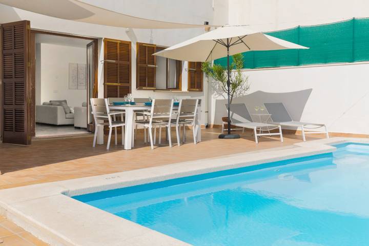 Finca für 8 Personen, mit Balkon und Garten sowie Pool in Cas Concos