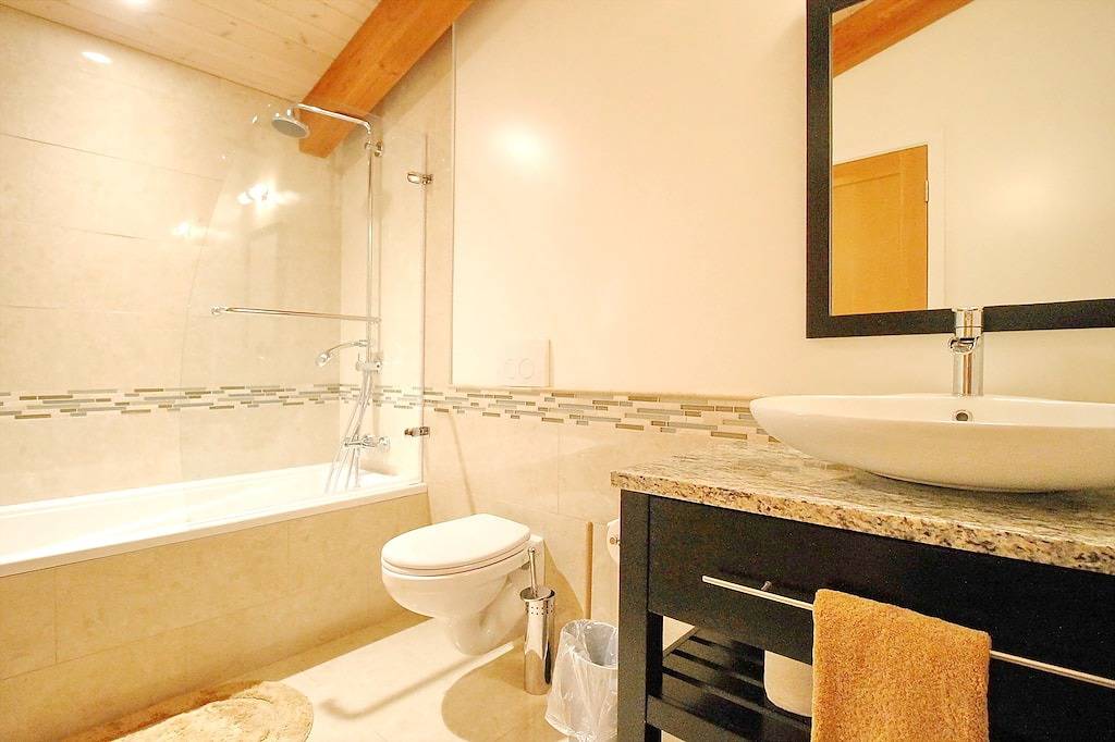 Mountain Modernes Design vom Feinsten. Neu gebautes 4000 qm großes Haus bei Khmr. in Kicking Horse