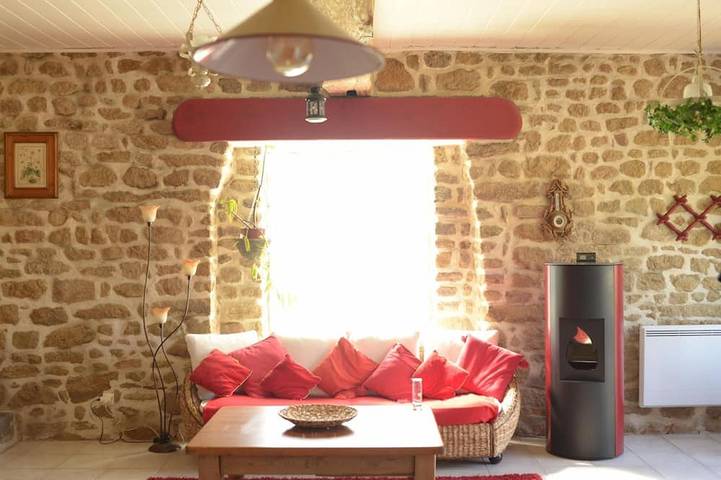 Location de vacances pour 4 personnes, avec jardin, animaux acceptés à Saint-Laurent-de-Terregatte