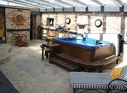 Casa rural para 12 personas, con jardín además de jacuzzi y piscina en Ciruelas