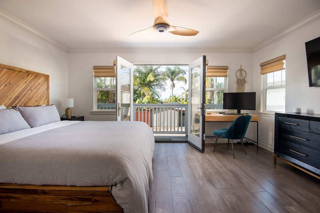 Montgomery \"North\" - Ocean views with a short walk everywhere with beach gear! in Encinitas, San Diego County