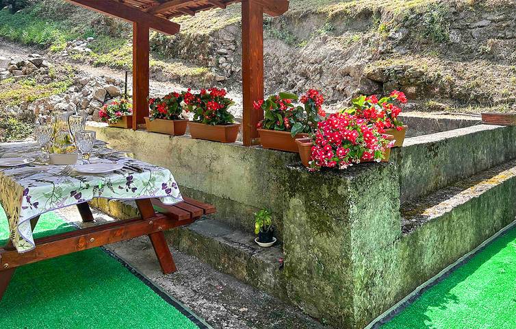 Appartamento di charme con piscina, terrazza e internet, Varese Ligure in Varese Ligure, Provincia di La Spezia