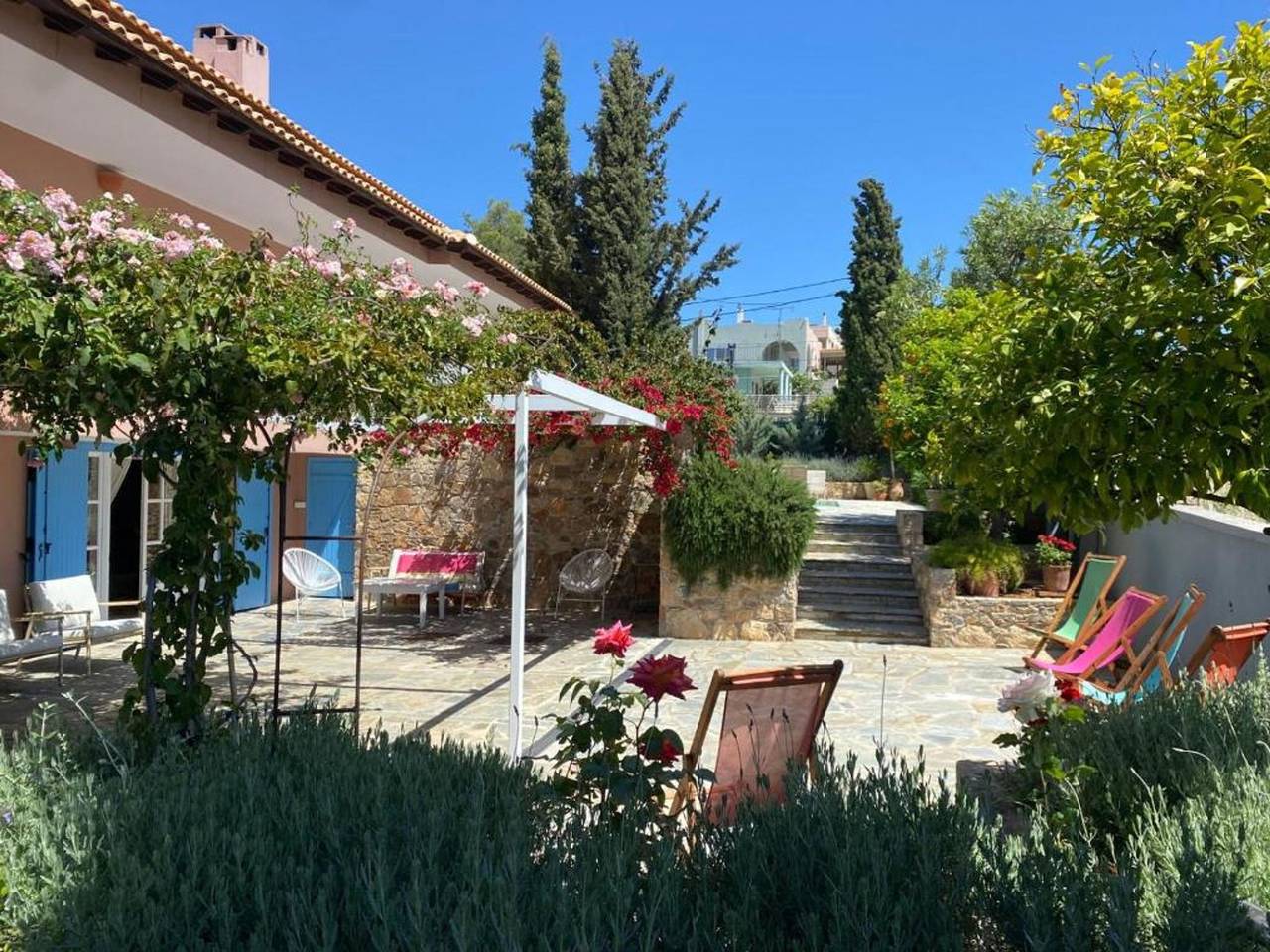 Villa-Agave, by the sea in Porto-Rafti outside Ath in Porto Rafti, Markopoulo-Mesogaia