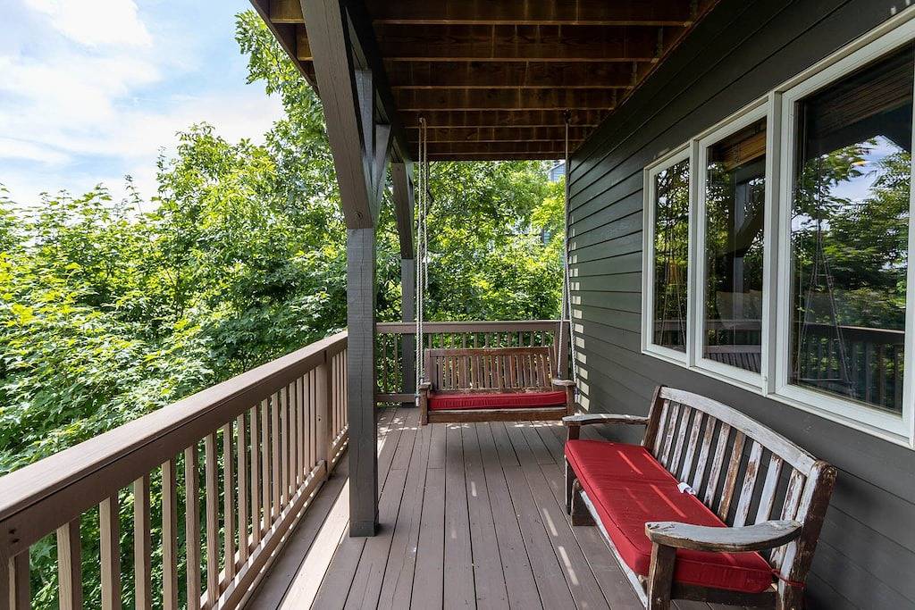 Breathtaking 2-Level Mountain Retreat in Blue Ridge Parkway, Watauga County