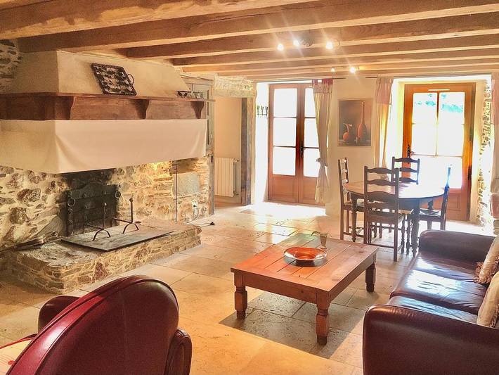 Location de vacances pour 2 personnes, avec piscine ainsi que vue et jardin à Montredon-Labessonnié - 3