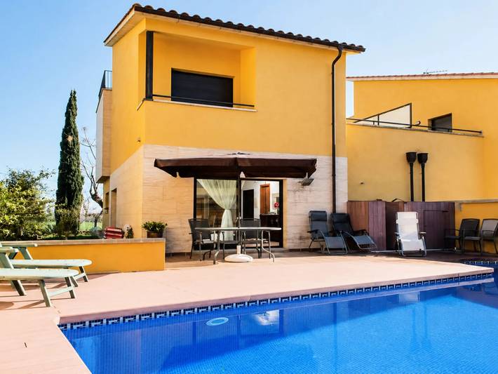Ferienhaus für 6 Personen, mit Balkon und Terrasse sowie Garten