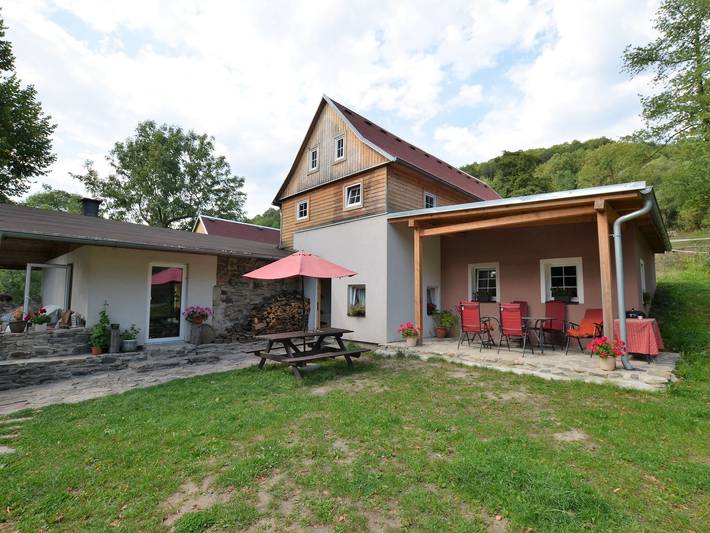 Bauernhof für 9 Personen, mit Terrasse und Garten sowie Pool
