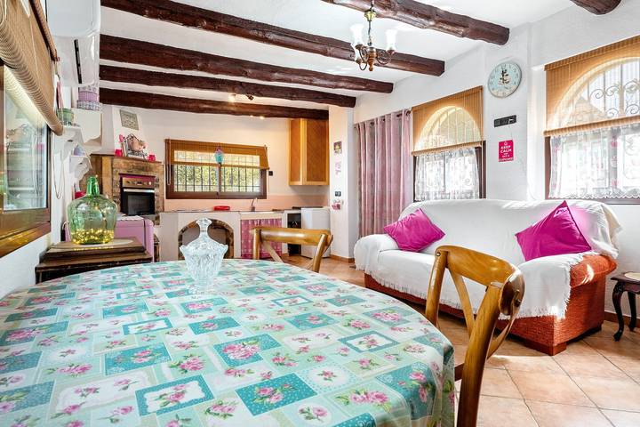 Casa vacacional 'Can Wancho' con vistas a la montaña, Wi-Fi y aire acondicionado in Botarell, Baix Camp