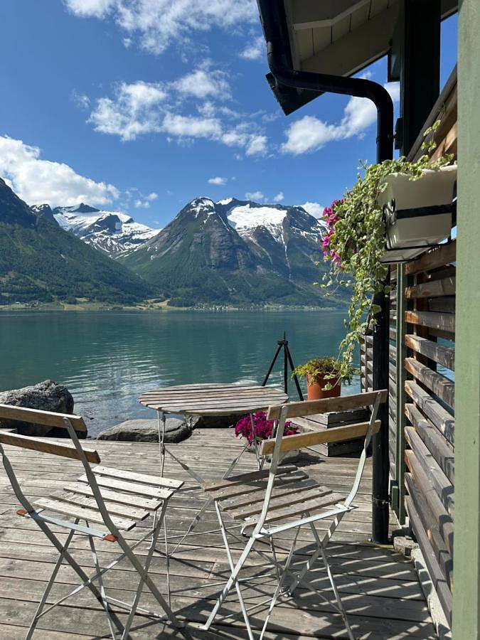 Fjellhytte for 2 personer, Terrasse og Hage i tillegg til Sauna og Utsikt i Stryn 