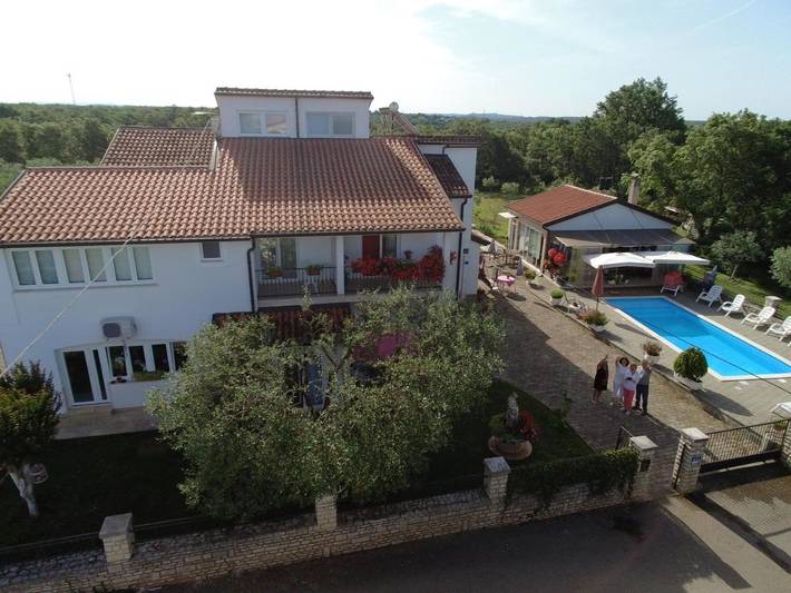 B&B für 3 Personen, mit Balkon und Terrasse sowie Garten und Pool in Umag