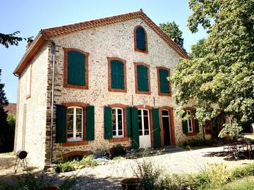 Gîte pour 10 personnes, avec jardin ainsi que terrasse et piscine dans Payrin-Augmontel