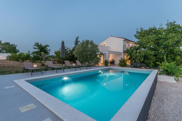 Ferienhaus für 6 Personen, mit Balkon und Terrasse sowie Garten in Zadar (Kommun)