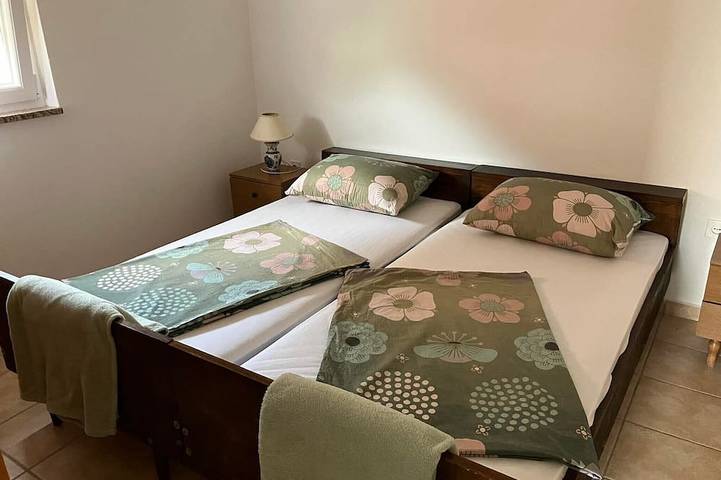 Ferienhaus für 12 Personen, mit Balkon und Garten in Povljana - 2