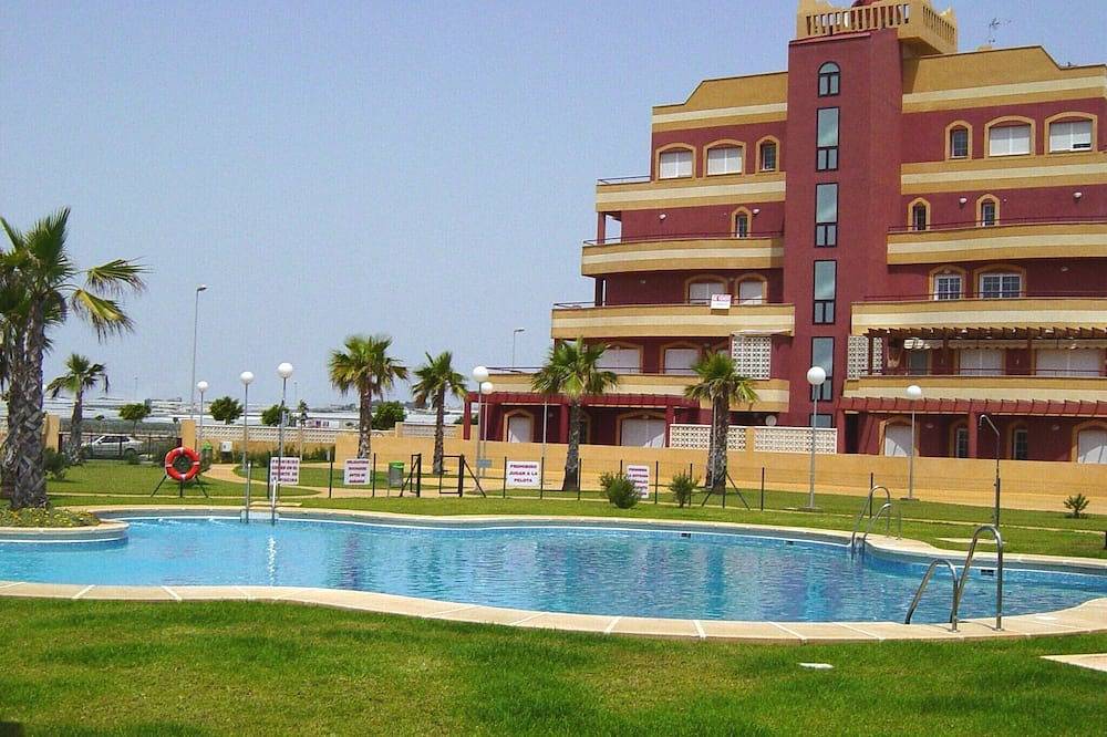 Apartamento entero, Spacious modern apartment with large terrace and private pool, long & short lets in Playa Serena (Roquetas de Mar), Roquetas de Mar