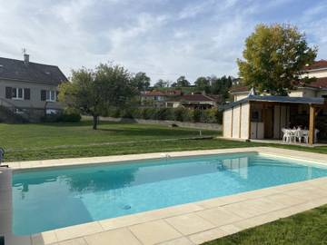 Gîte pour 8 personnes, avec jardin et terrasse à Maurs