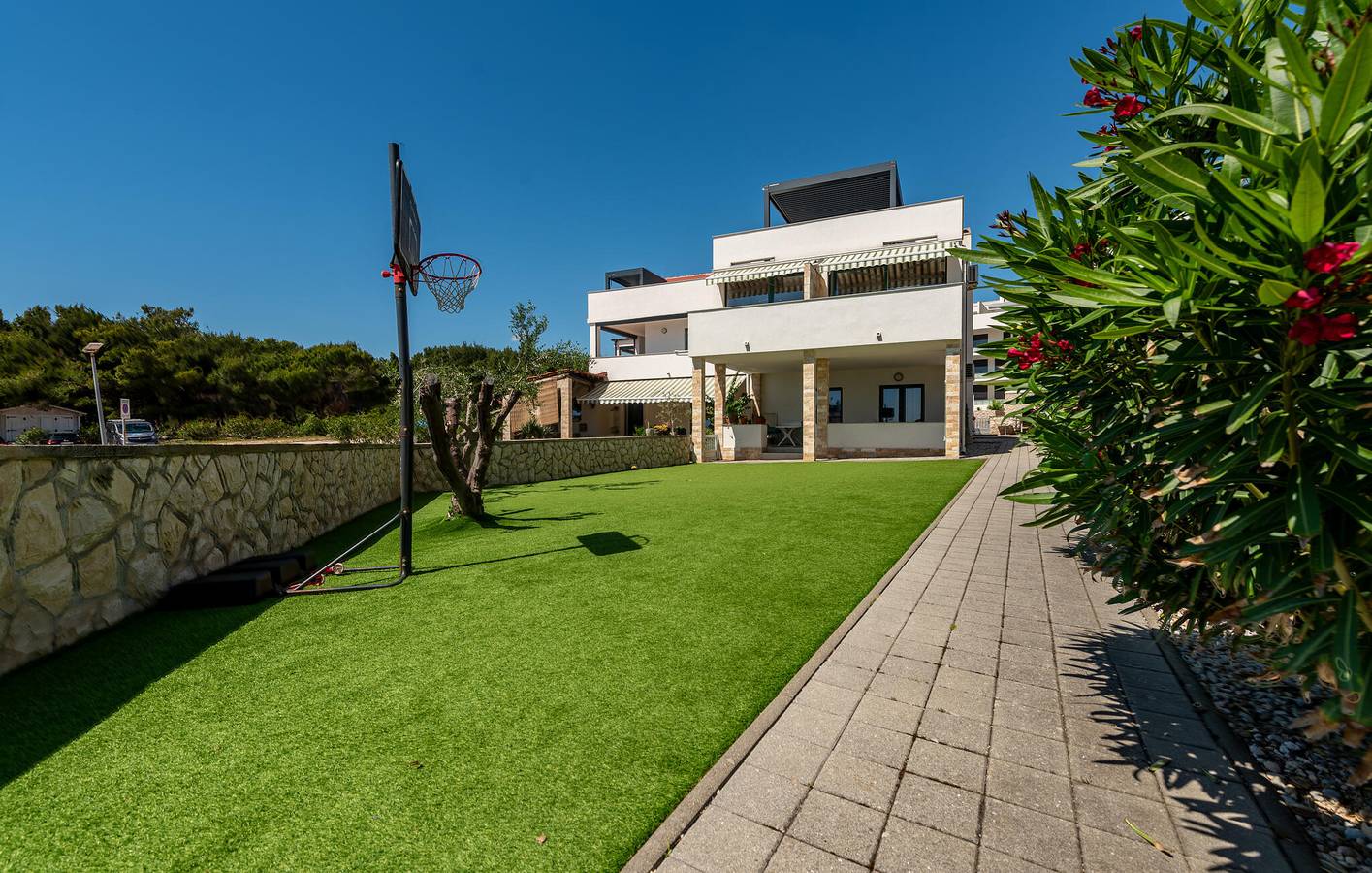 Ganze Ferienwohnung, Apartment am Meer mit WLAN, Terrasse und Parkplatz – 1 km vom Strand Perilo entfernt in Povljana, Pag