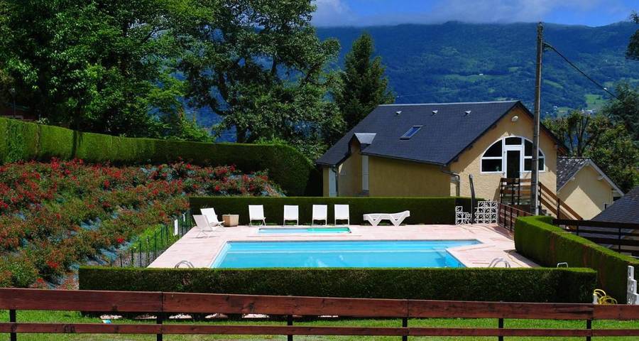 Location de vacances pour 6 personnes, avec piscine ainsi que vue et jardin, animaux acceptés à Arras-en-Lavedan - 4