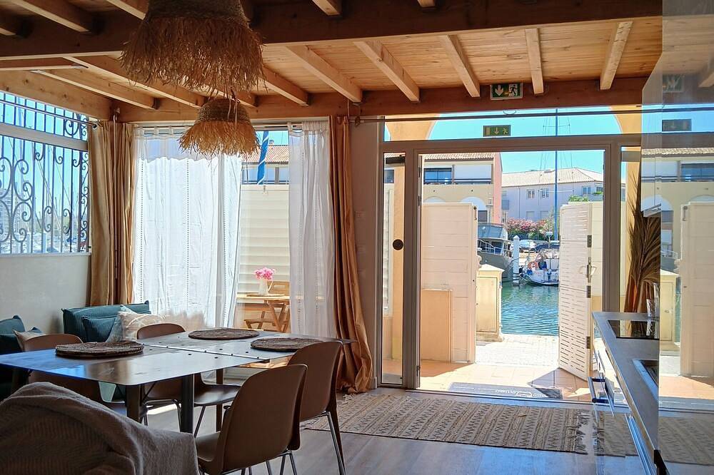 Entire apartment, Port & Beach view 10min walk. Appart. 50m2 & terrace 15m2 Carnon Plage ouest in Carnon-Plage, Palavas-les-Flots