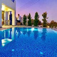 Villa for 6 people, with pool and garden as well as ocean view
