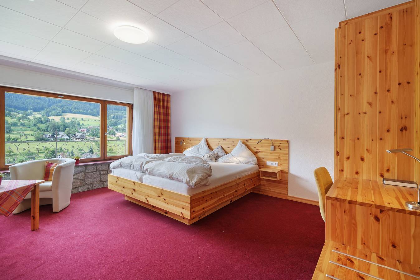 Zimmer 'Hochzeitssuite 12' mit Bergblick, Gemeinschaftsterrasse und Wi-Fi in Glottertal, Südschwarzwald